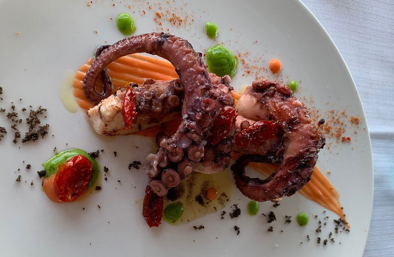 Plat de poulpe préparé par le restaurant La Spigola.