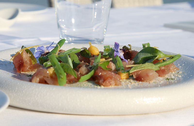 Plat de poisson préparé par le restaurant La Spigola.